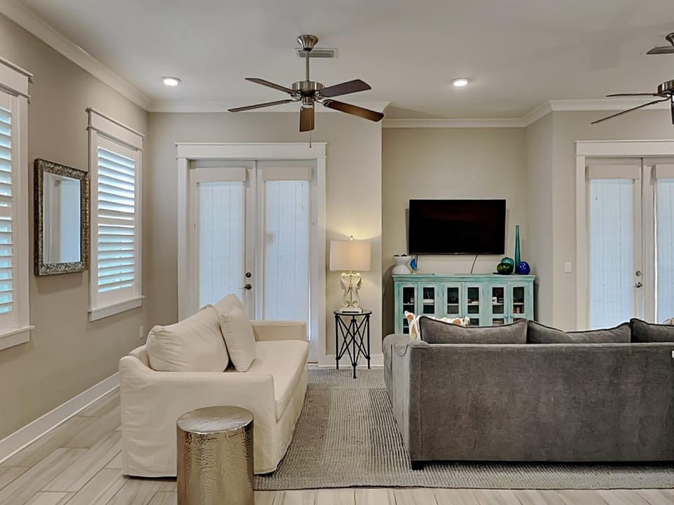 TV and multimedia, Living room, Seating area, furniture