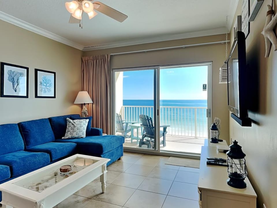 TV and multimedia, Balcony/Terrace, Living room, Seating area, Sea view, furniture