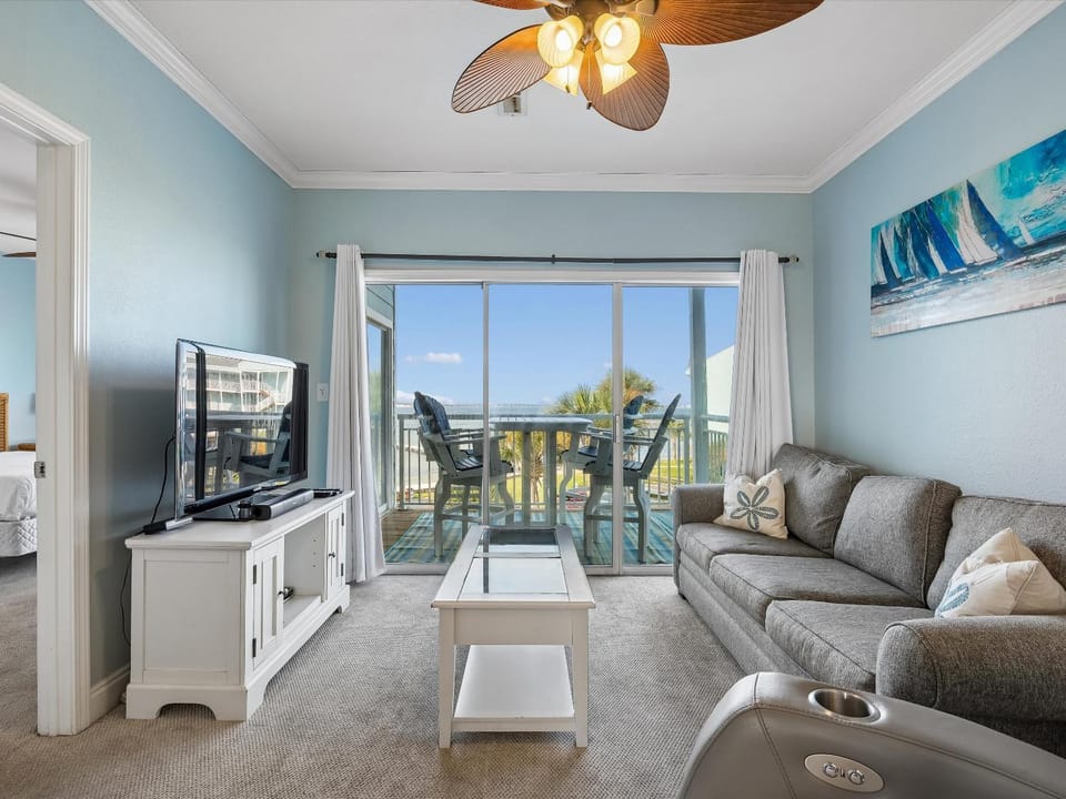 TV and multimedia, View (from property/room), Balcony/Terrace, Living room, Seating area, Sea view, furniture