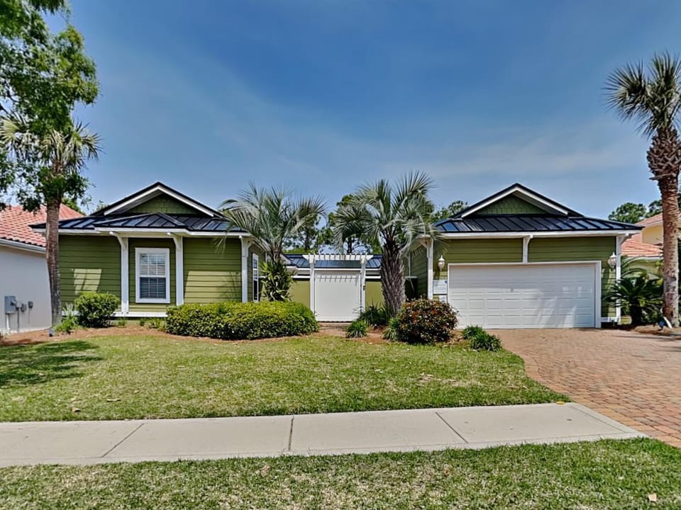 Property building, Facade/entrance, Neighbourhood, Garden, Parking