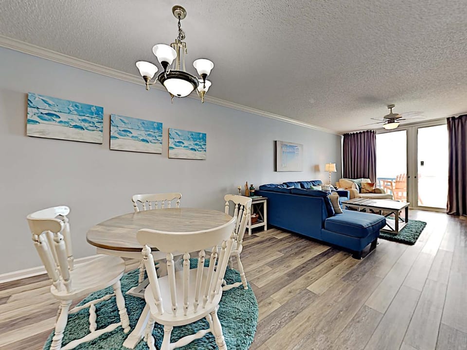 Balcony/Terrace, Living room, Seating area, Dining area, furniture