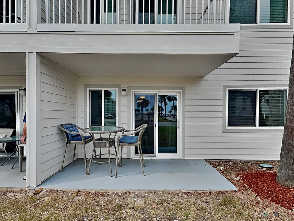 Property building, Patio, Balcony/Terrace, Seating area