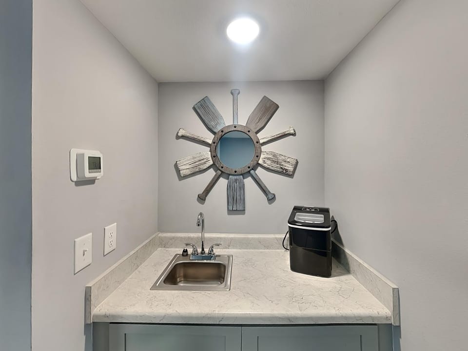 Kitchen or kitchenette, kitchen