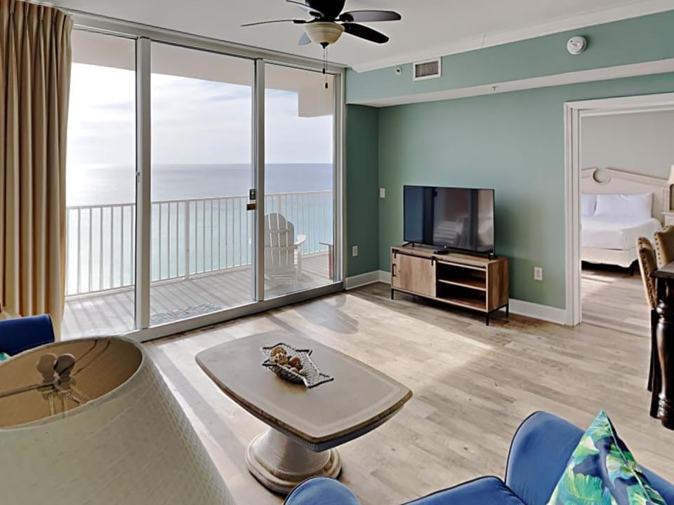 TV and multimedia, Balcony/Terrace, Living room, Seating area, Bedroom, Sea view, furniture, air conditioner