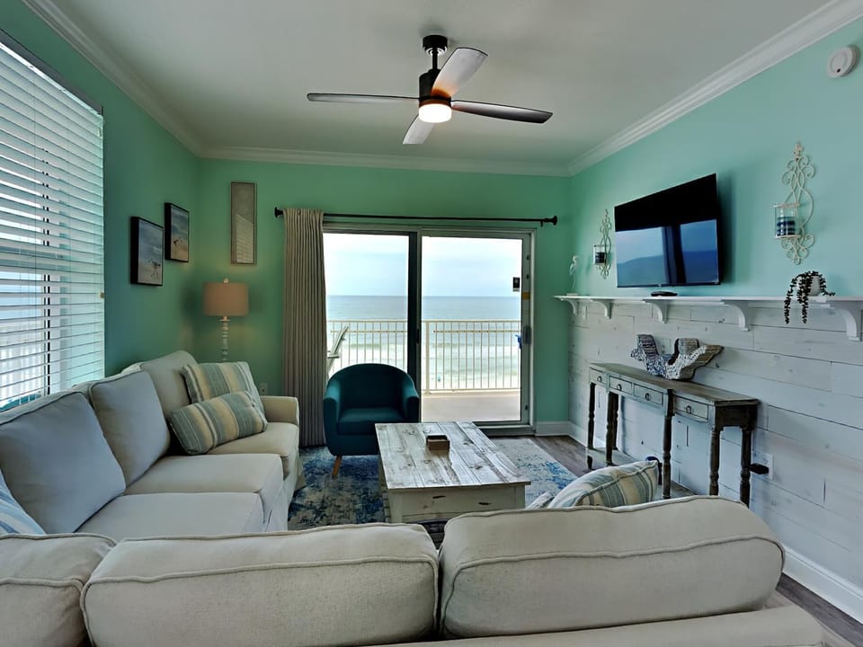 View (from property/room), Balcony/Terrace, Living room, Seating area, Sea view, furniture
