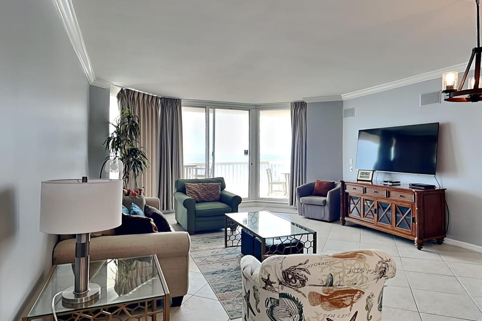 TV and multimedia, Balcony/Terrace, Living room, Seating area, furniture
