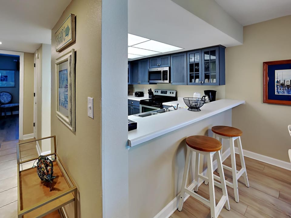 Kitchen or kitchenette, Seating area, furniture, microwave, oven, stove, kitchen