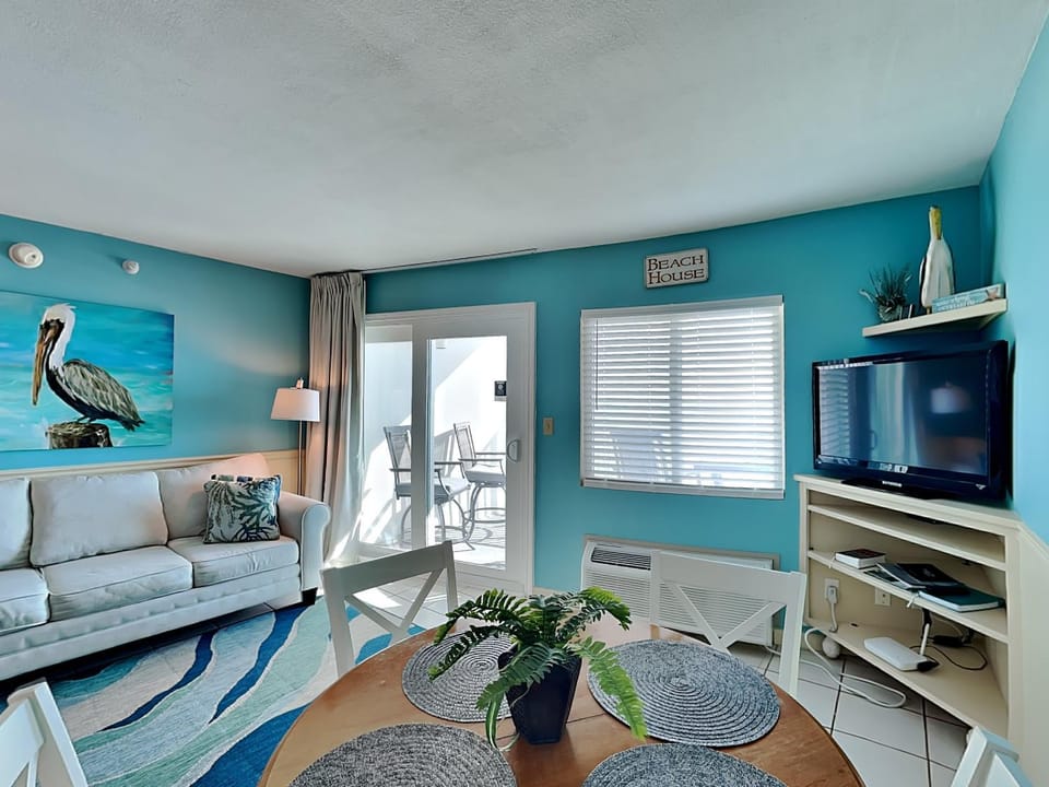 TV and multimedia, Balcony/Terrace, Living room, Seating area, furniture, air conditioner