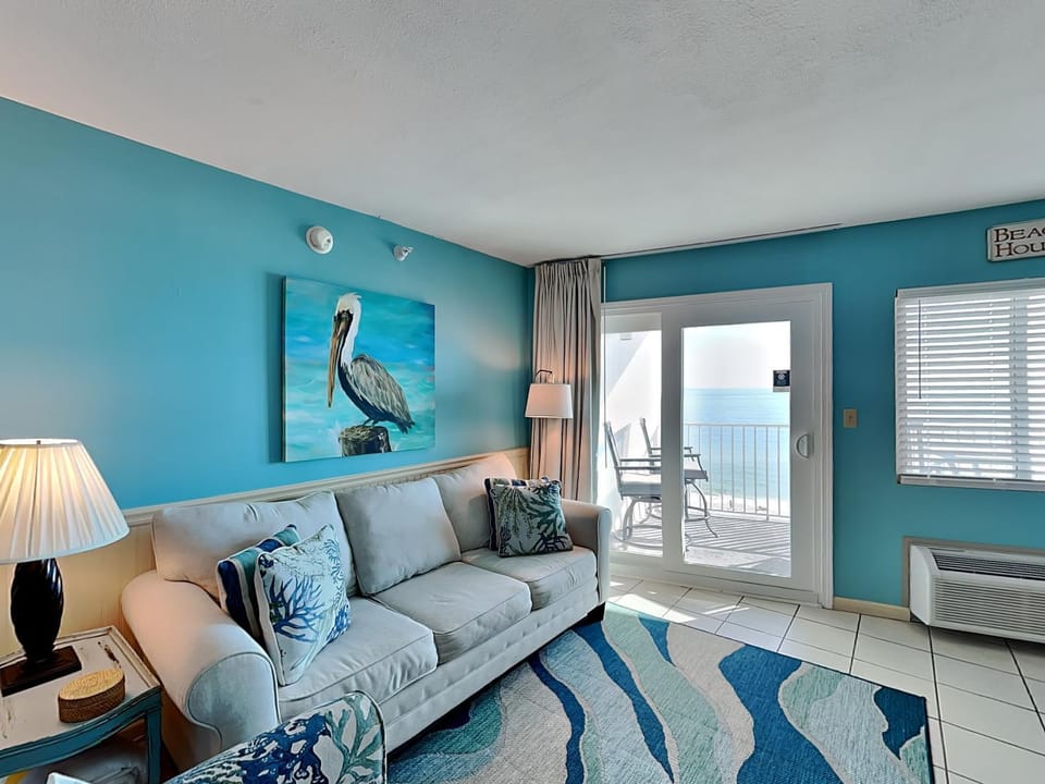 Balcony/Terrace, Living room, Seating area, air conditioner