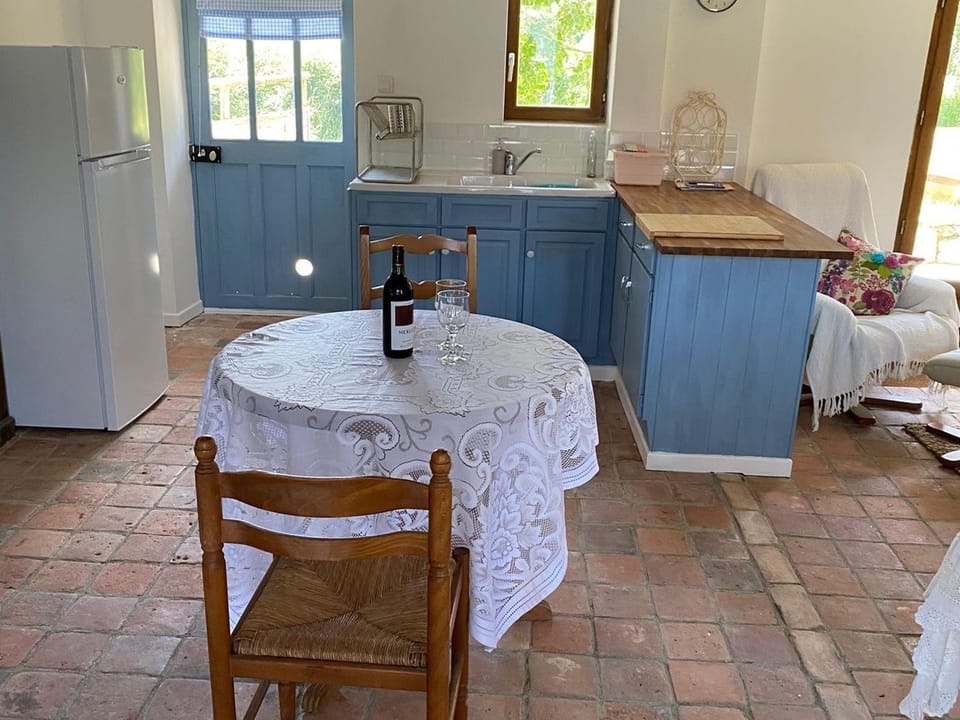 Gîte charmant en Berry avec terrasse, jardin, parking et chauffage inclus - FR-1-591-364 House in Centre-Val de Loire