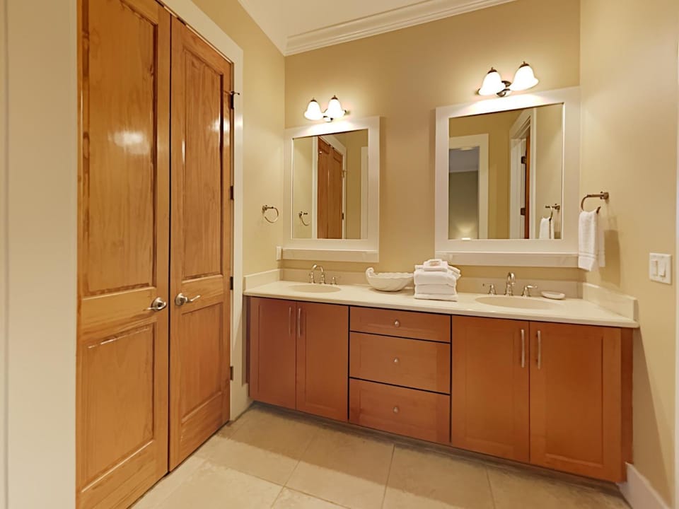 Bathroom, towels