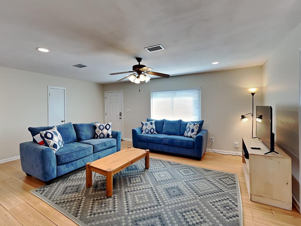 TV and multimedia, Living room, Seating area, furniture