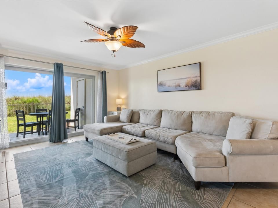 Patio, Garden, View (from property/room), Balcony/Terrace, Living room, Seating area, furniture