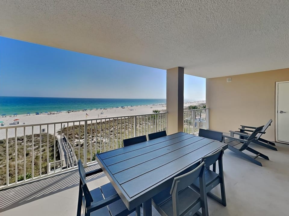 Balcony/Terrace, Seating area, Dining area, Beach, Sea view