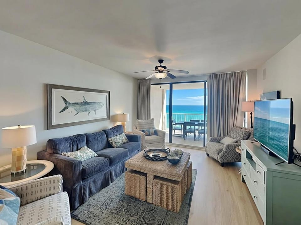 TV and multimedia, Balcony/Terrace, Living room, Seating area, Sea view, furniture
