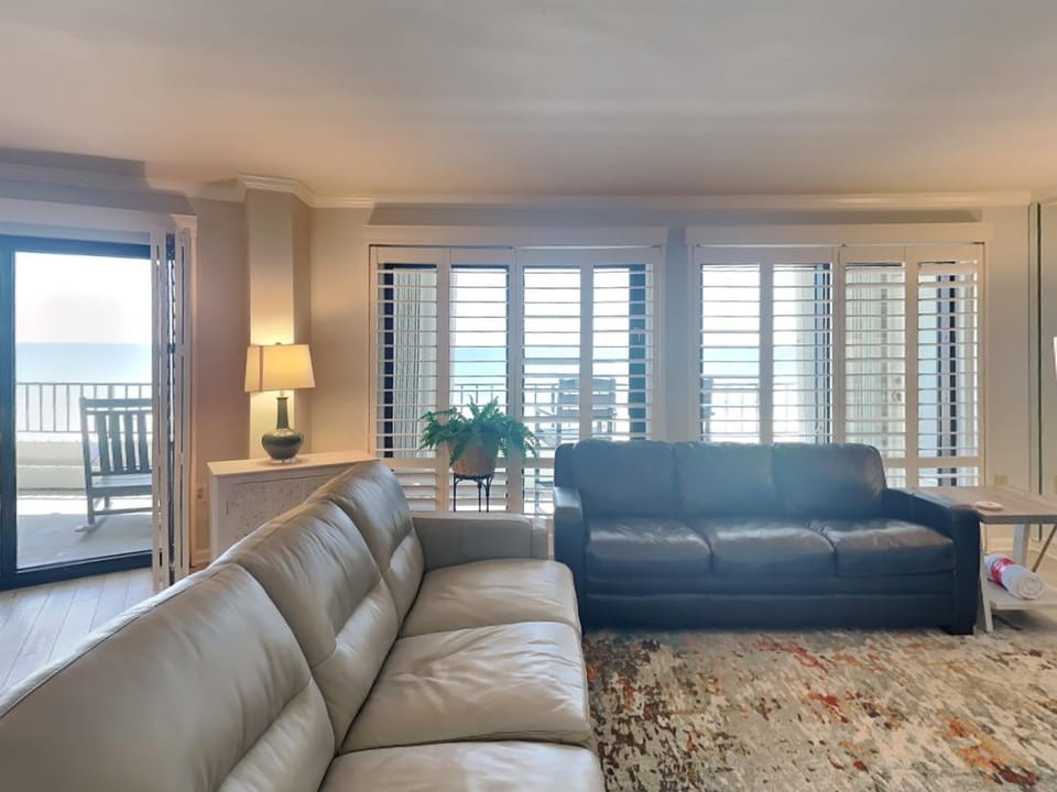 View (from property/room), Balcony/Terrace, Living room, Sea view, furniture