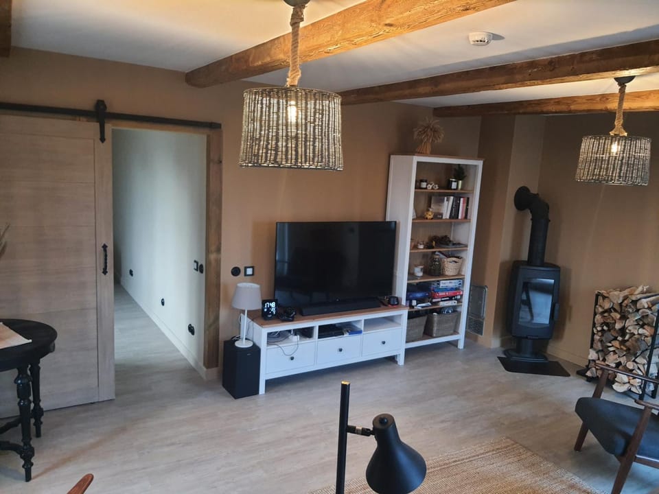 Communal lounge/ TV room, TV and multimedia, Living room, Seating area