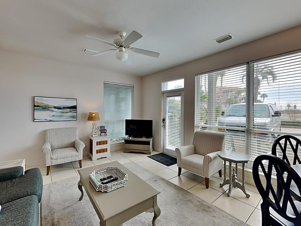 TV and multimedia, Living room, Seating area, furniture, air conditioner