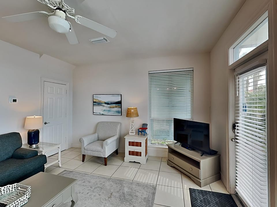 TV and multimedia, Living room, Seating area, furniture, air conditioner