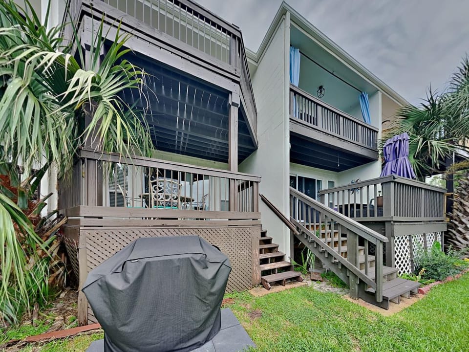 Property building, Patio, Facade/entrance, BBQ facilities, Garden