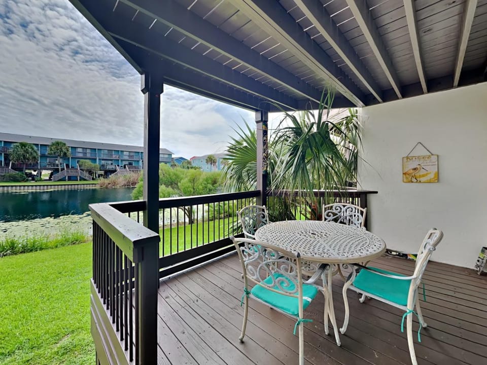 Patio, Balcony/Terrace, Seating area, Lake view, Sea view