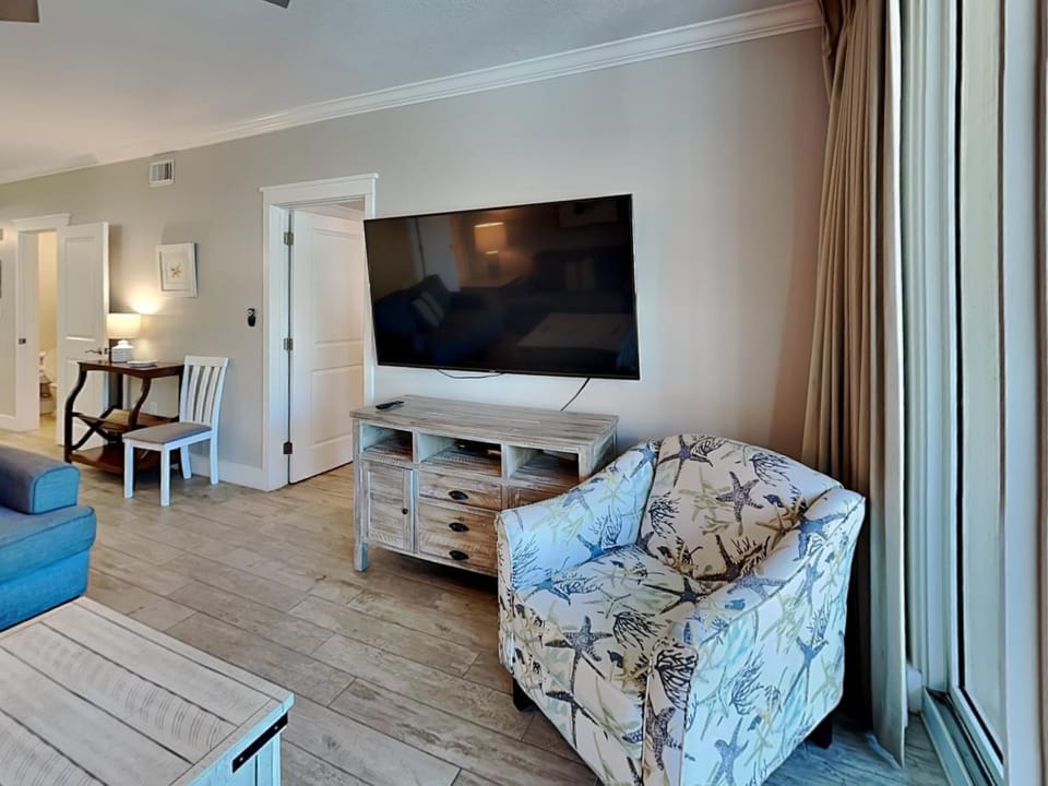TV and multimedia, Living room, Seating area, furniture