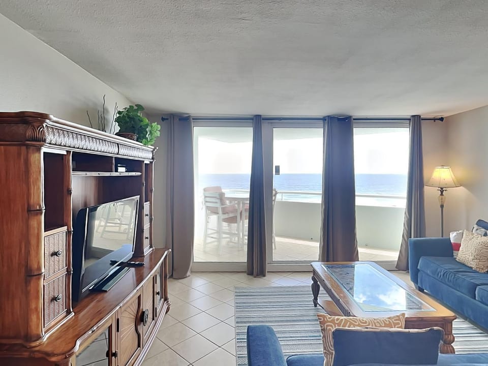TV and multimedia, Balcony/Terrace, Living room, Seating area, Sea view, furniture