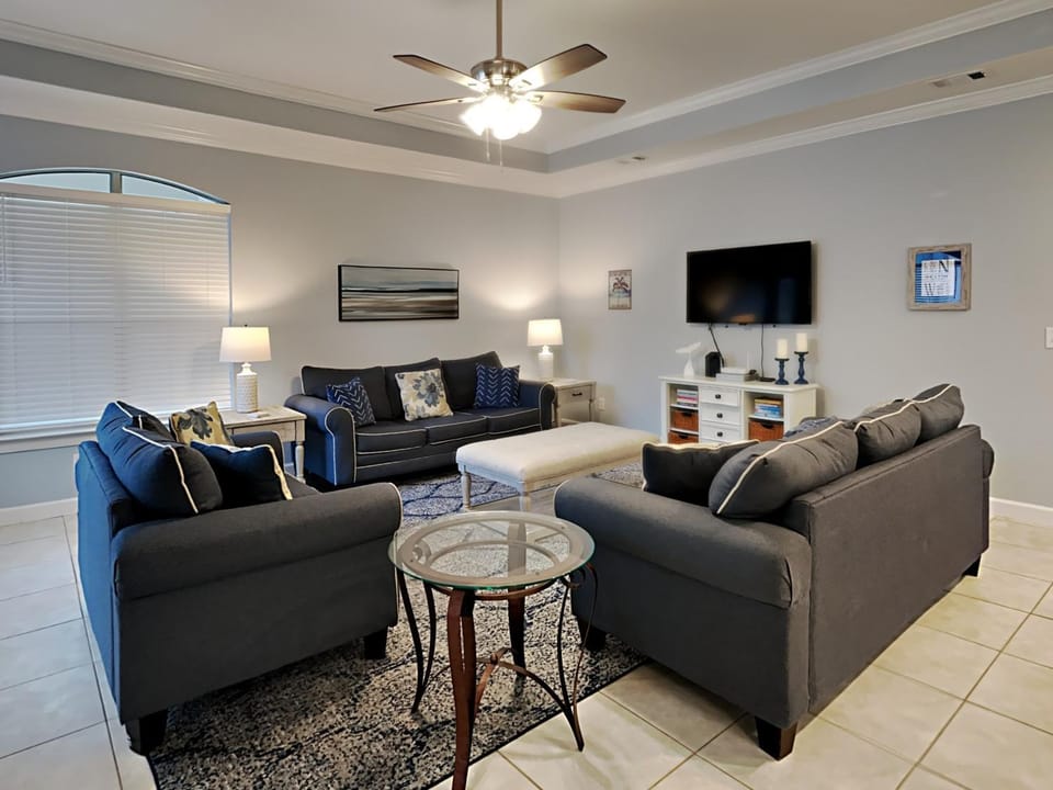 TV and multimedia, Living room, Seating area, furniture