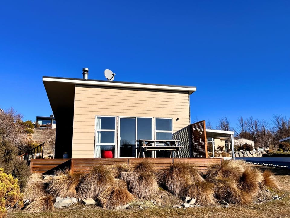 Property building, Patio, Natural landscape, BBQ facilities, Seating area, Location