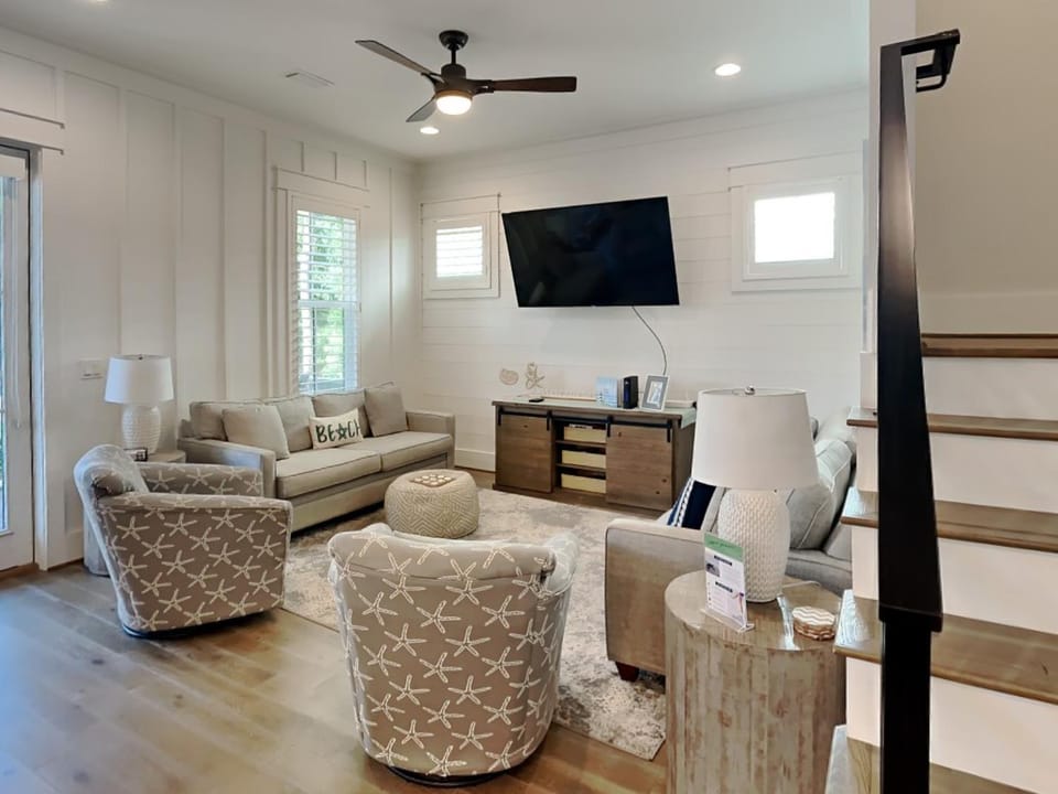 TV and multimedia, Living room, Seating area, furniture