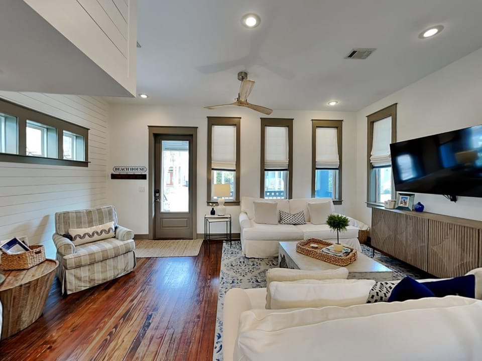 TV and multimedia, Living room, Seating area, furniture