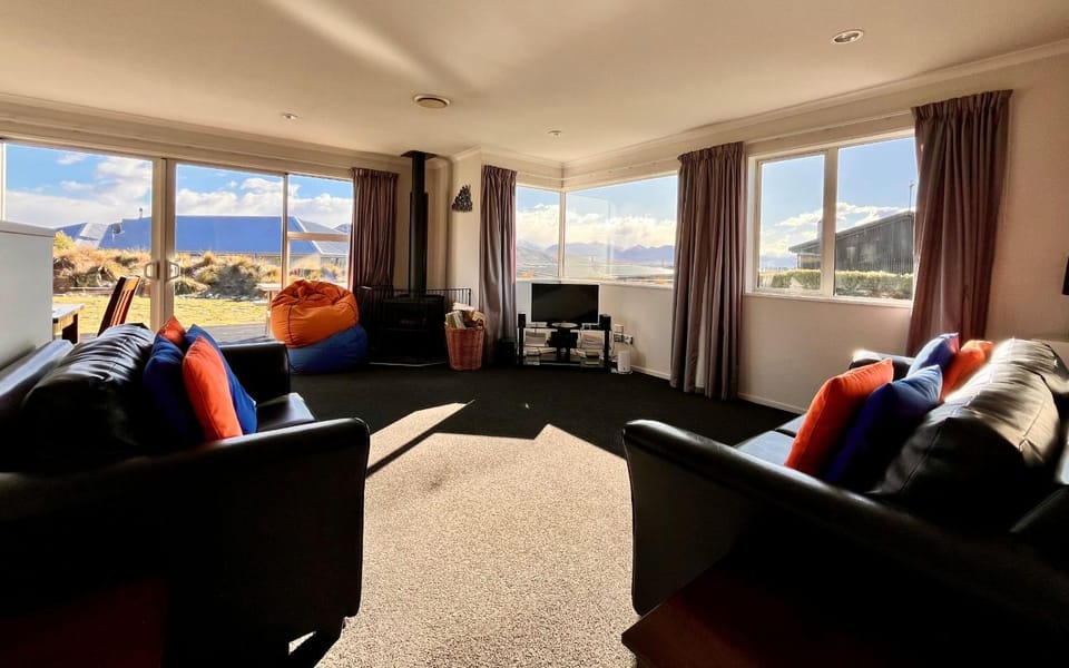 TV and multimedia, Living room, Mountain view, fireplace