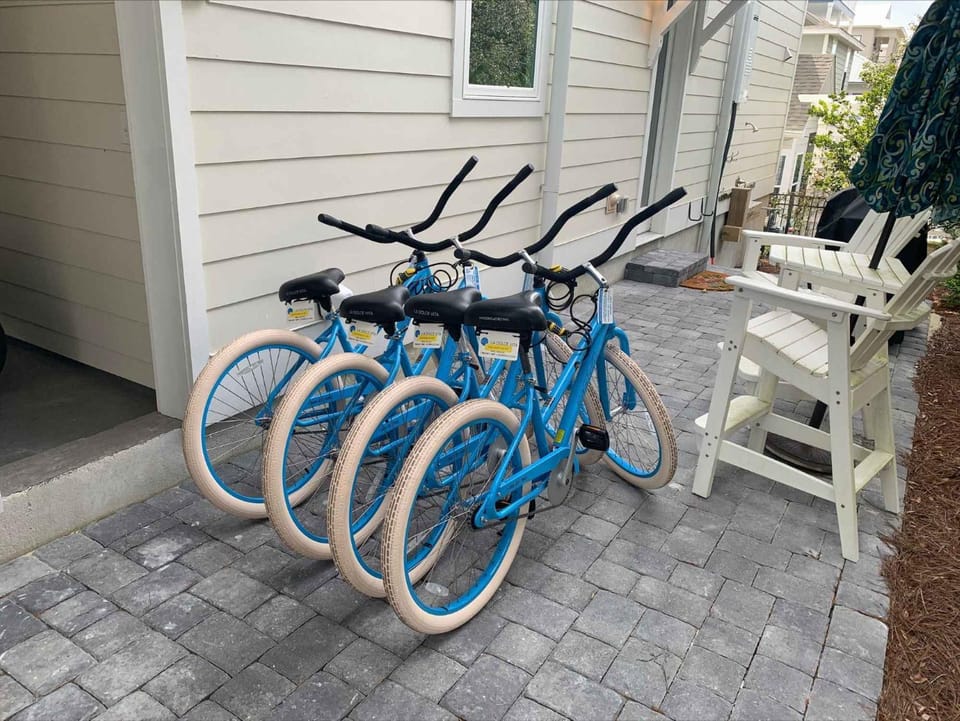 Patio, Seating area, Cycling