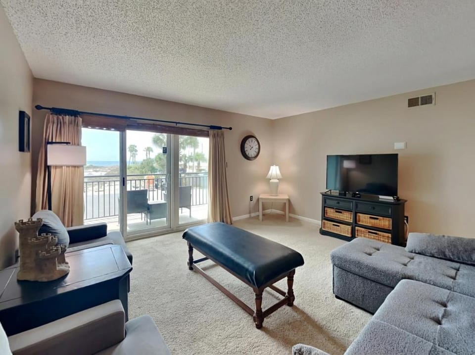 TV and multimedia, Balcony/Terrace, Living room, Seating area, Sea view, furniture