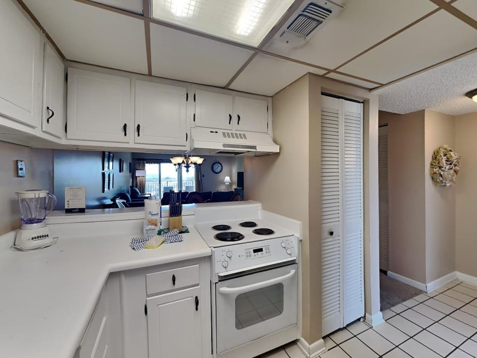 Kitchen or kitchenette, Living room, microwave, oven, stove, wardrobe, kitchen, air conditioner
