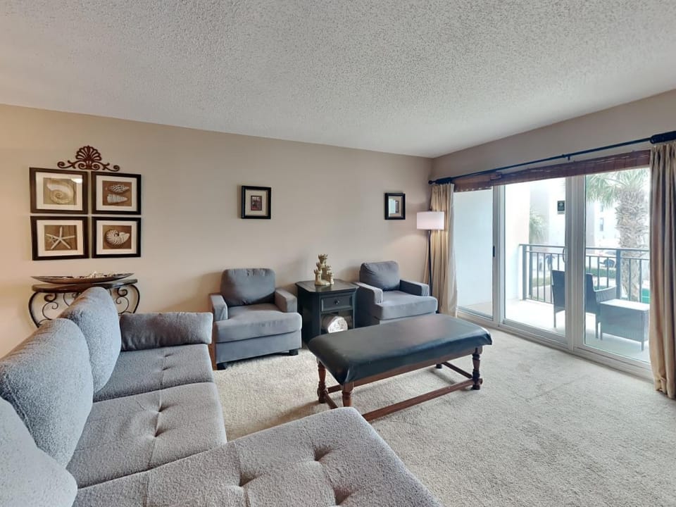 Balcony/Terrace, Living room, Seating area, furniture