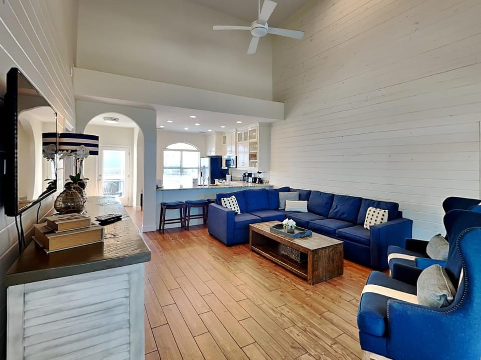 TV and multimedia, Balcony/Terrace, Kitchen or kitchenette, Living room, Seating area, Sea view, furniture