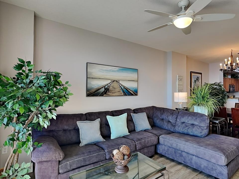 Living room, Seating area, furniture