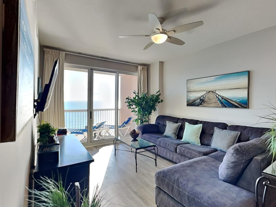 TV and multimedia, Balcony/Terrace, Living room, Seating area, Sea view, furniture