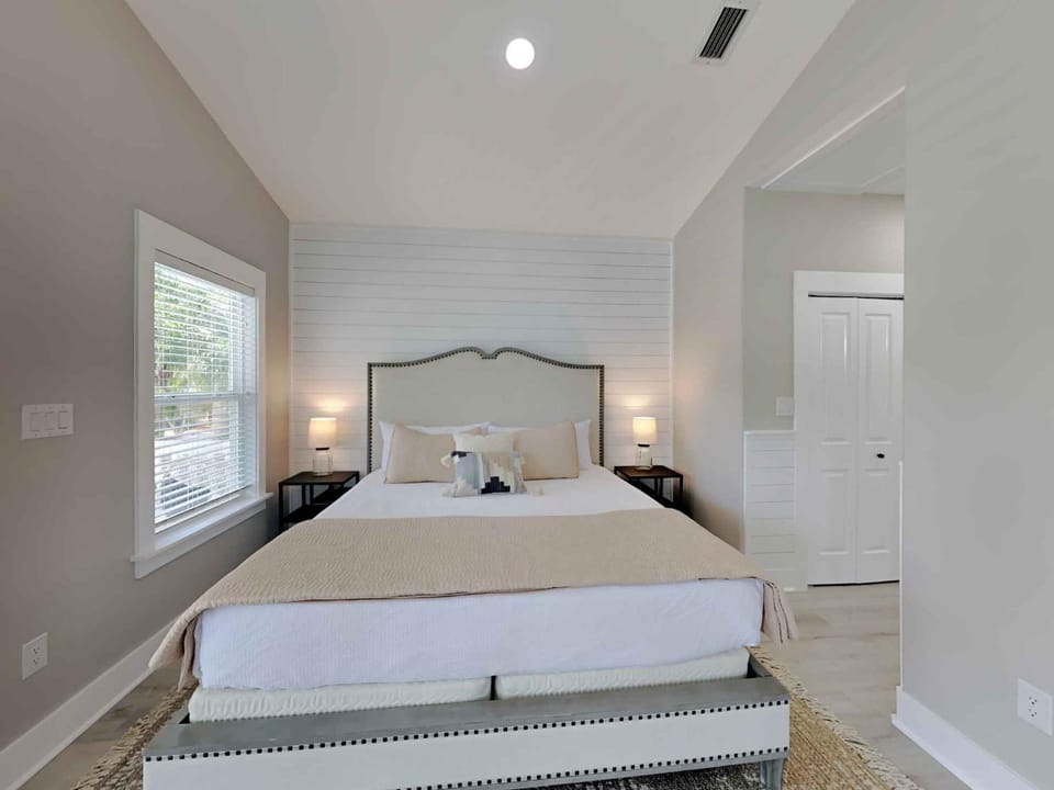 Bed, Bedroom, air conditioner