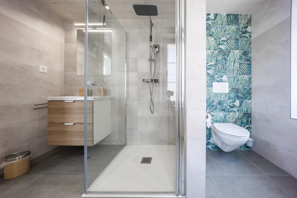 Shower, Toilet, Bathroom