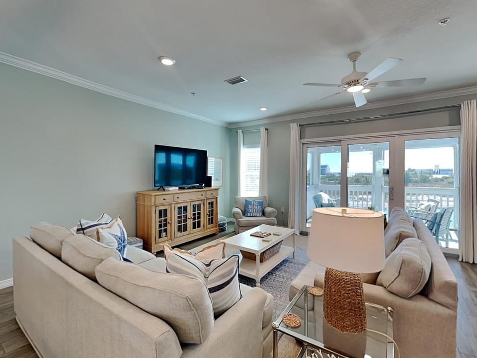 TV and multimedia, View (from property/room), Balcony/Terrace, Living room, Seating area, furniture