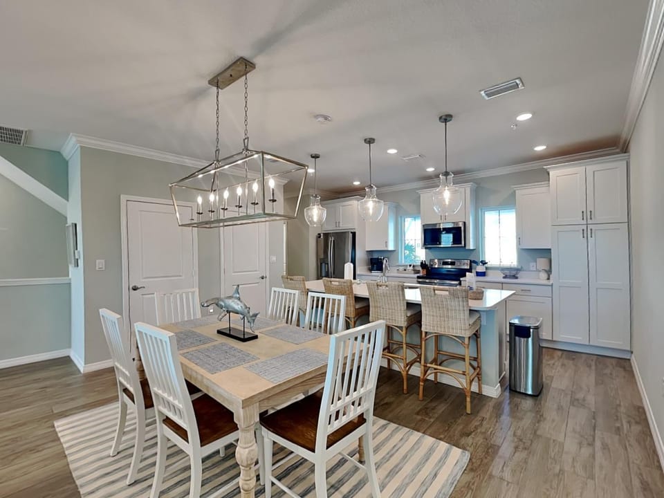 Kitchen or kitchenette, Seating area, Dining area, furniture
