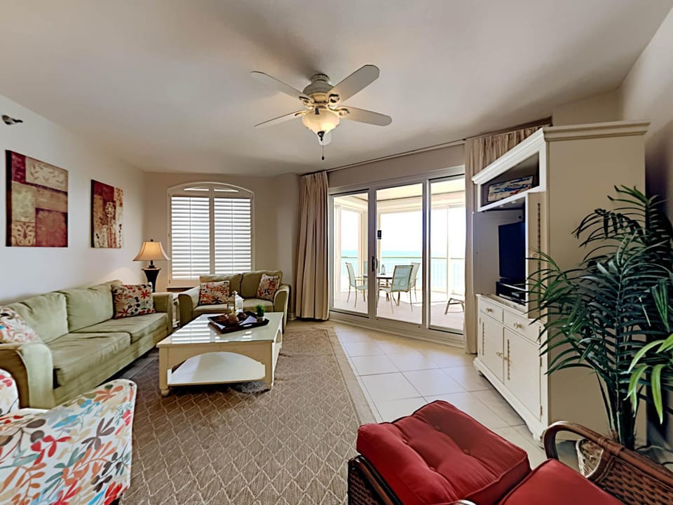 TV and multimedia, View (from property/room), Balcony/Terrace, Living room, Seating area, Sea view, furniture