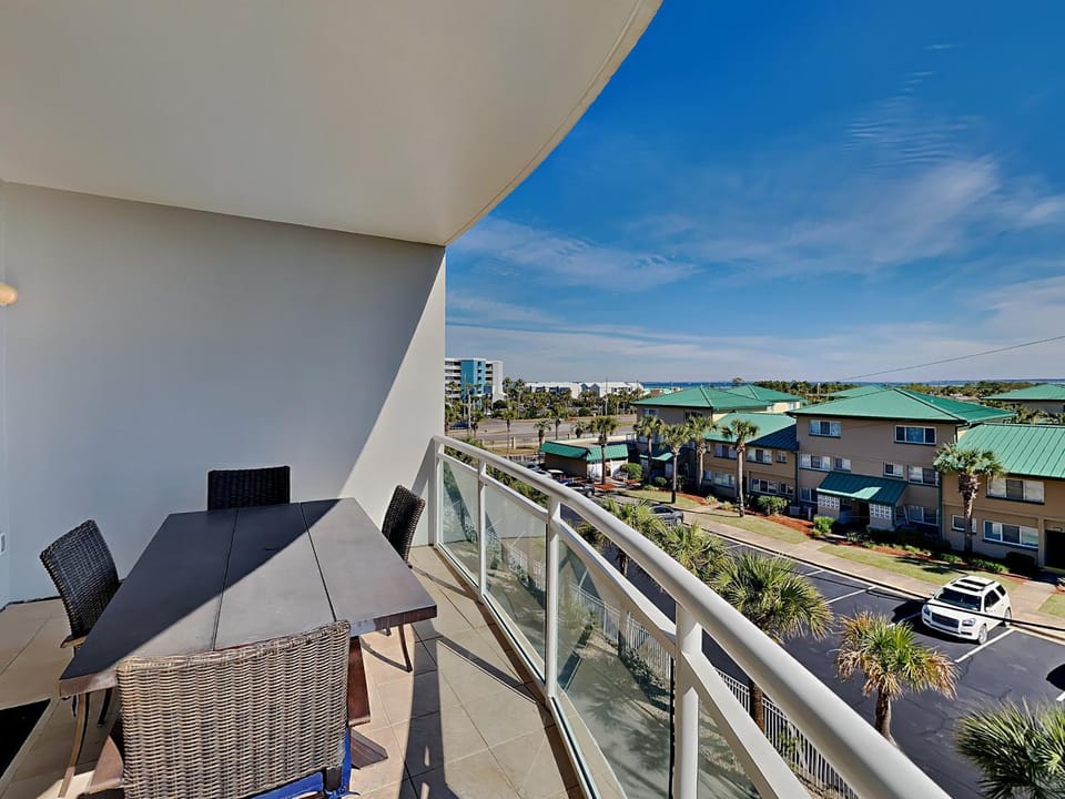 Neighbourhood, Balcony/Terrace, Seating area, furniture