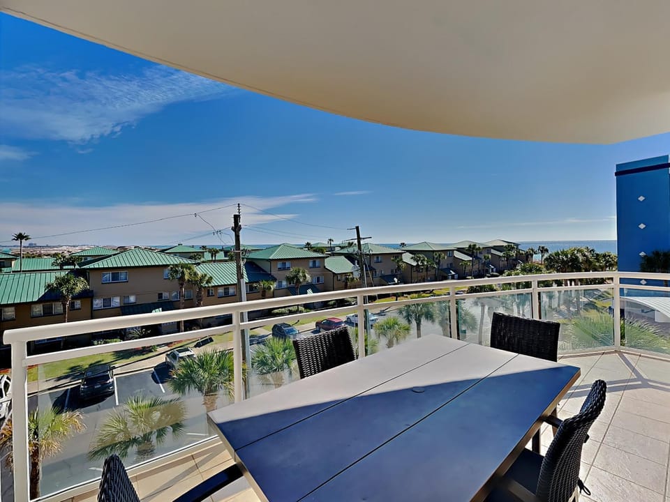 View (from property/room), Balcony/Terrace, Seating area, Dining area, furniture