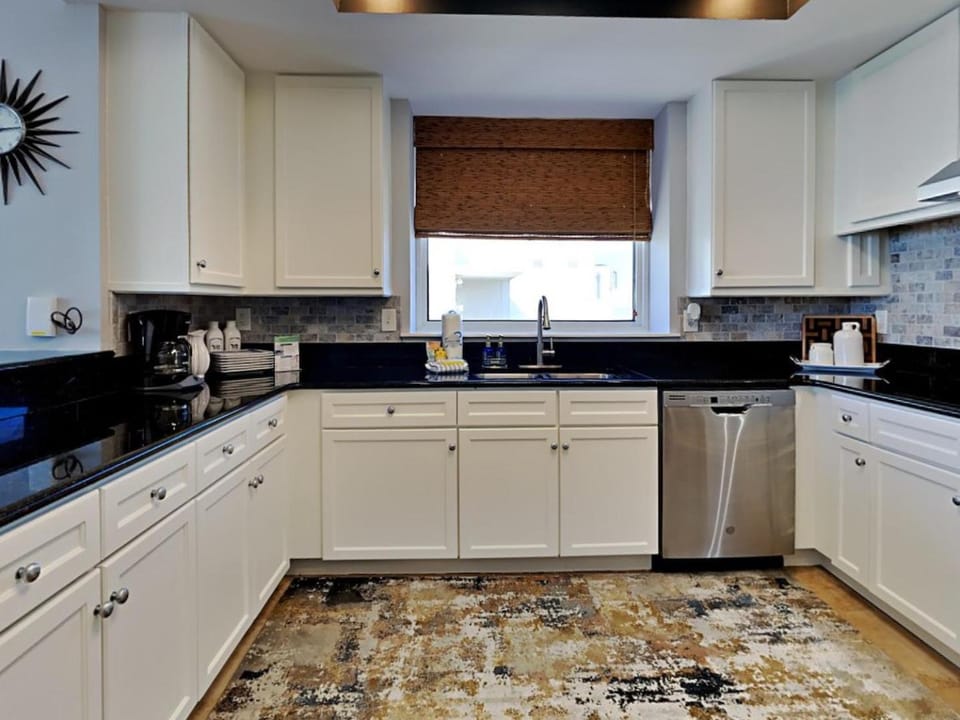 Kitchen or kitchenette, dishwasher, kitchen