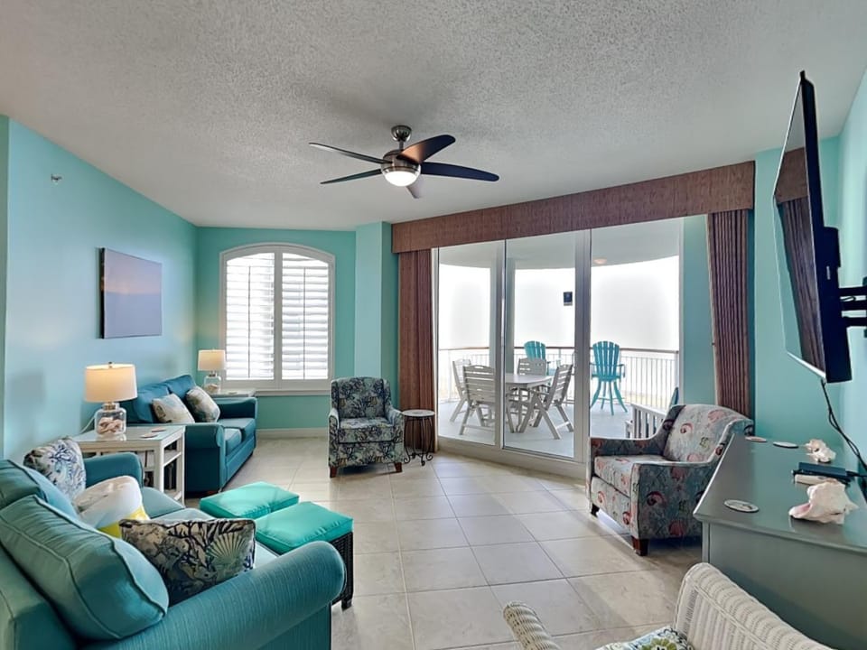 TV and multimedia, Balcony/Terrace, Living room, Seating area, Sea view, furniture
