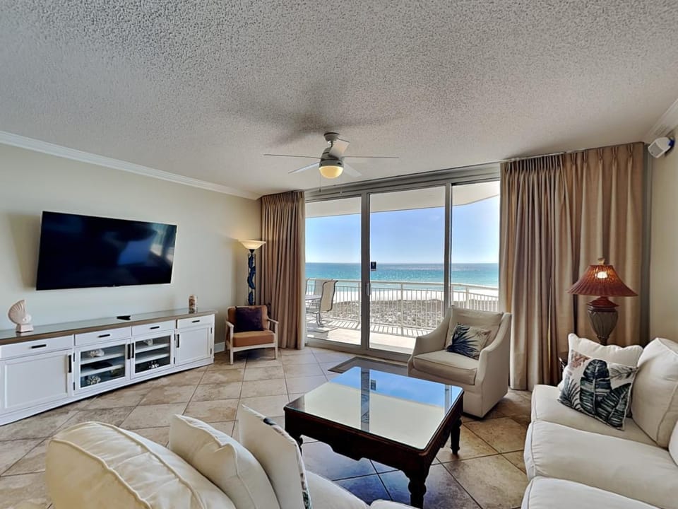 TV and multimedia, Balcony/Terrace, Living room, Seating area, Sea view, furniture