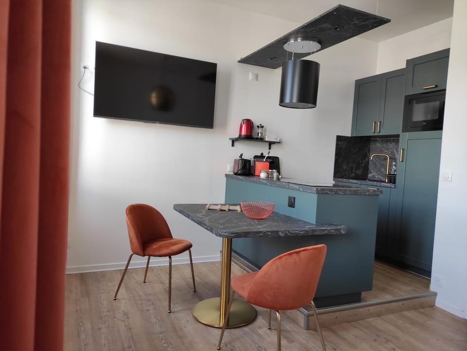 TV and multimedia, Coffee/tea facilities, Kitchen or kitchenette